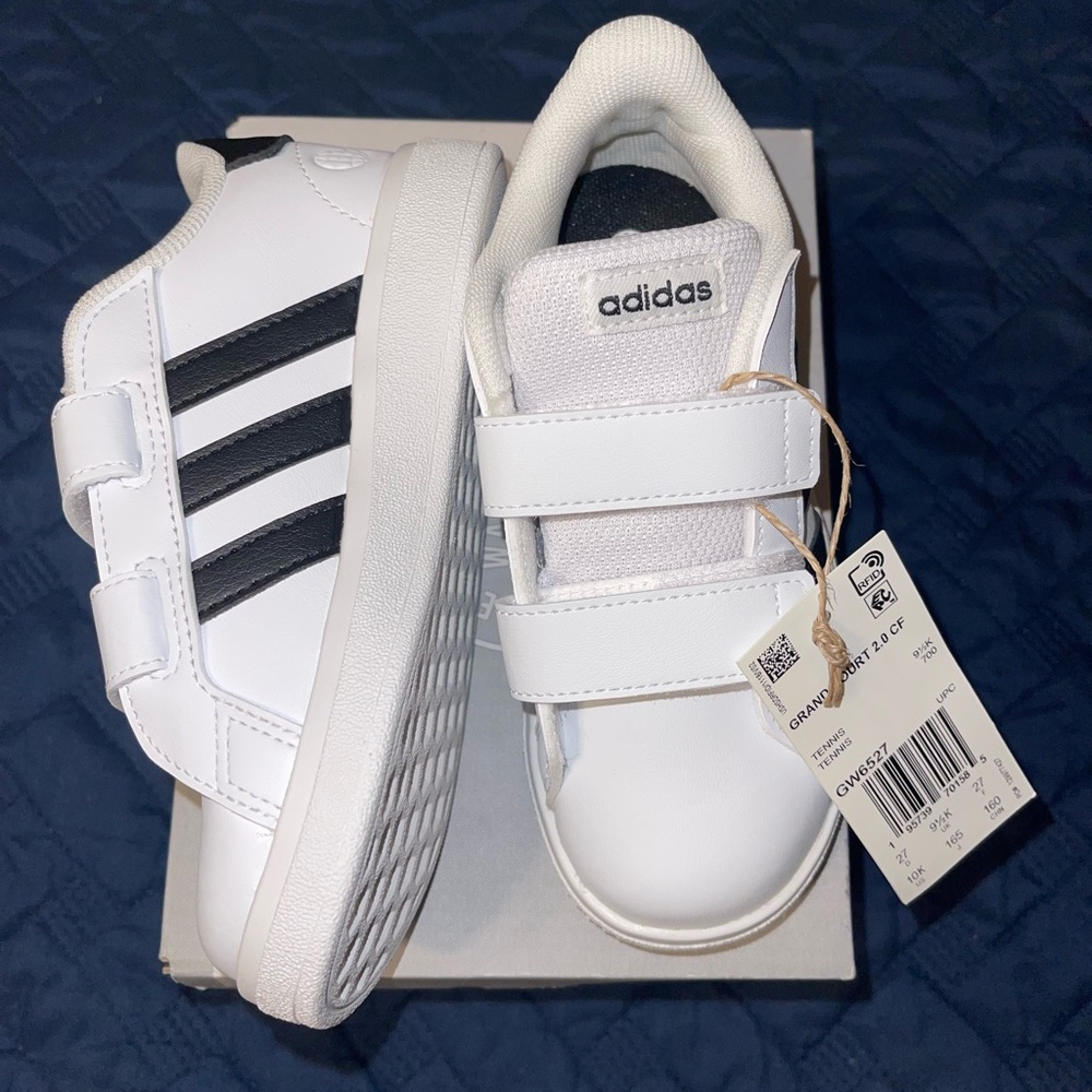 NEW kids Adidas
